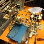 Vanhan 3D-tulostimen jäänteet